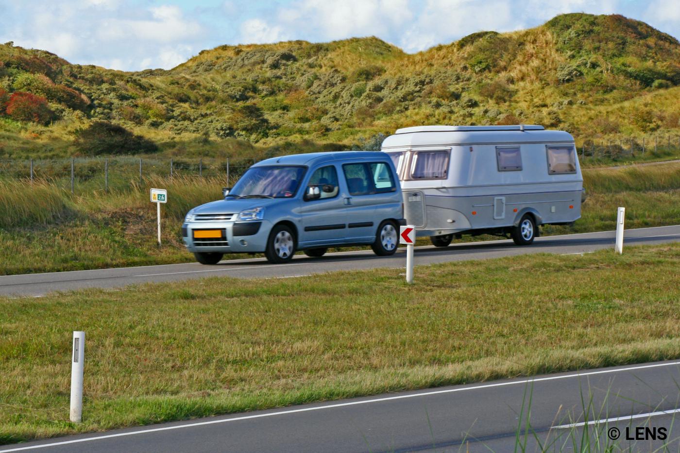 Wat is de maximale toegestane lengte van een personenauto inclusief aanhangwagen?